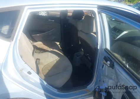 2013 Hyundai Accent Gs z USA, uszkodzony, nr VIN KMHCT5AE4DU119904